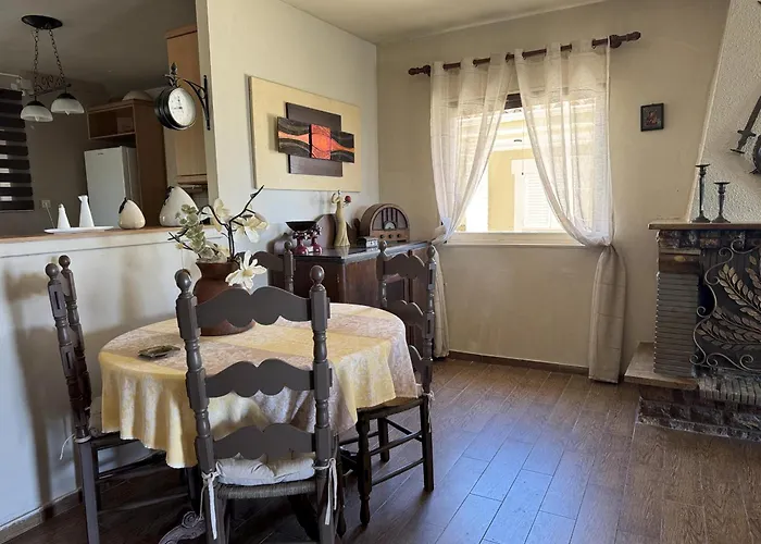 Vivi * Νέα Κορώνη